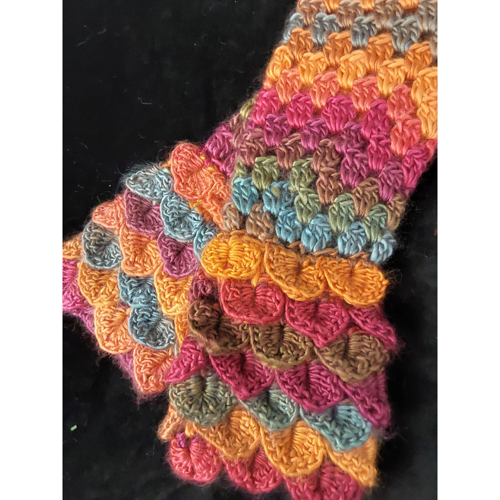 Handmade Crochet Fingerless Dragonscale Gloves - Picture 4 of 4